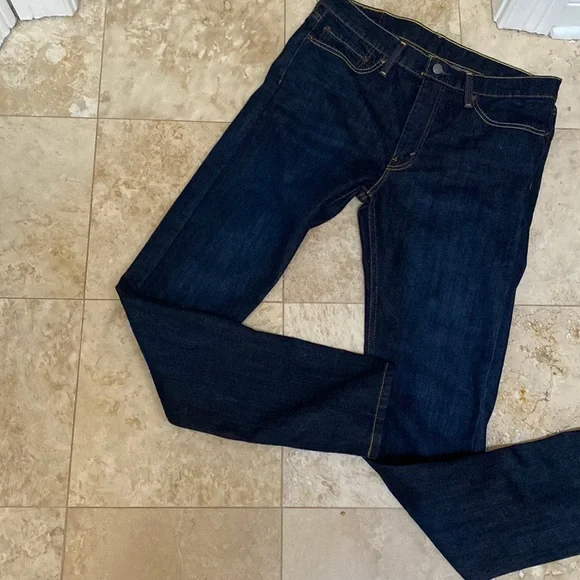 Men Levi Jeans. Dark wash . 34 x 34 - Picture 1 of 6